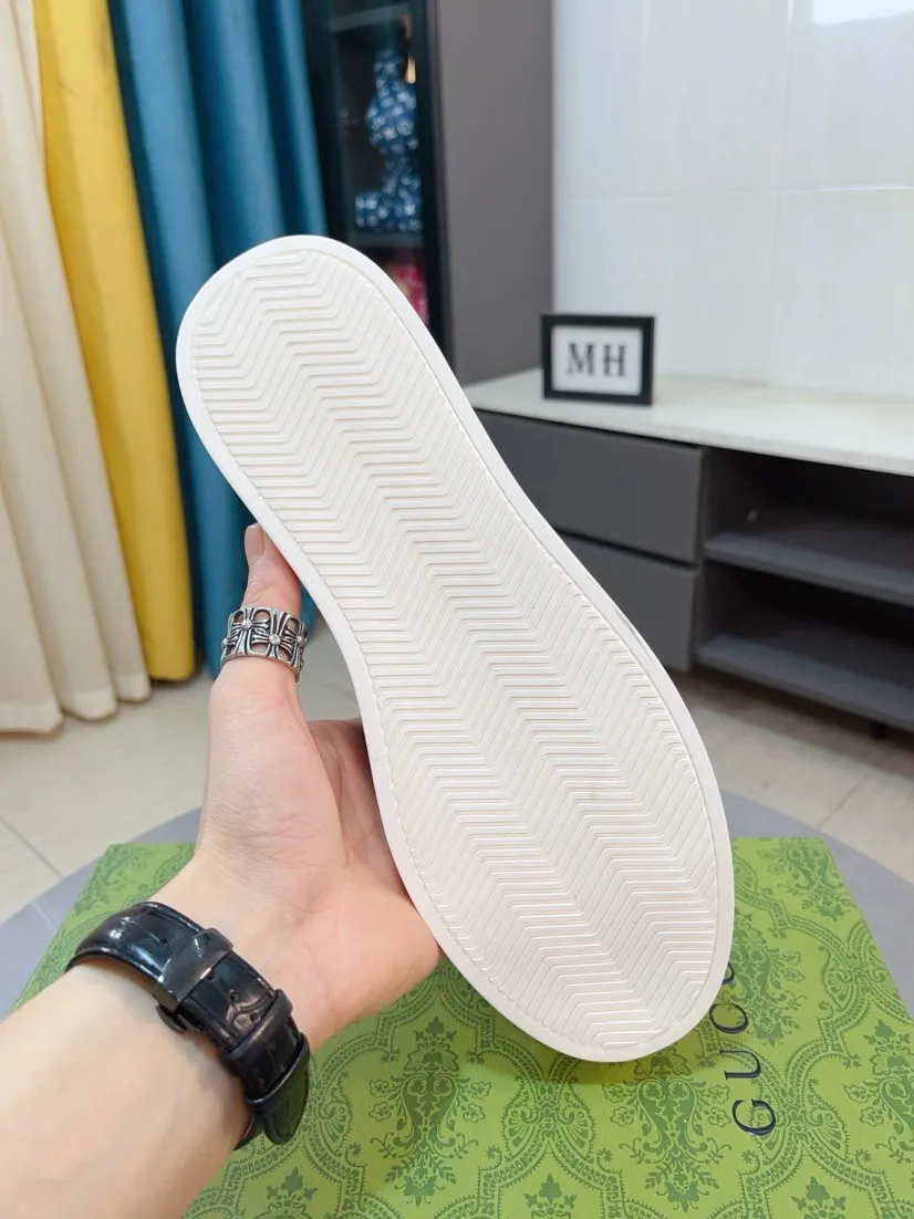 Factory price 440🌹🌹GUCCI [Gucci] New high-end brand of men's shoes, the latest fashionable casual men's shoes, trendy and versatile style, relaxed and sporty style, uppers imported from Italy, first-layer cowhide, genuine leather lining and ultra-fine workmanship. Original personalized fashionable rubber wear-resistant outsole, light and comfortable on the foot, size 38-44